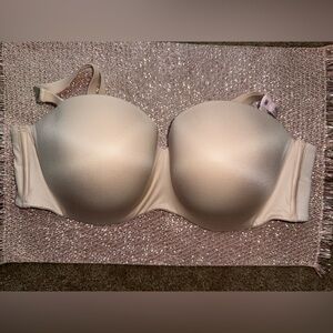 Victoria’s Secret body by Victoria strapless bra 40D